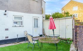 Modern 2 Bed Apartment Close To Westfield Stratford Mall With Garden