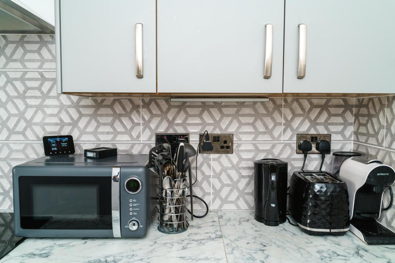 Modern 2 Bed Apartment Close To Westfield Stratford Mall With Garden London Exterior foto