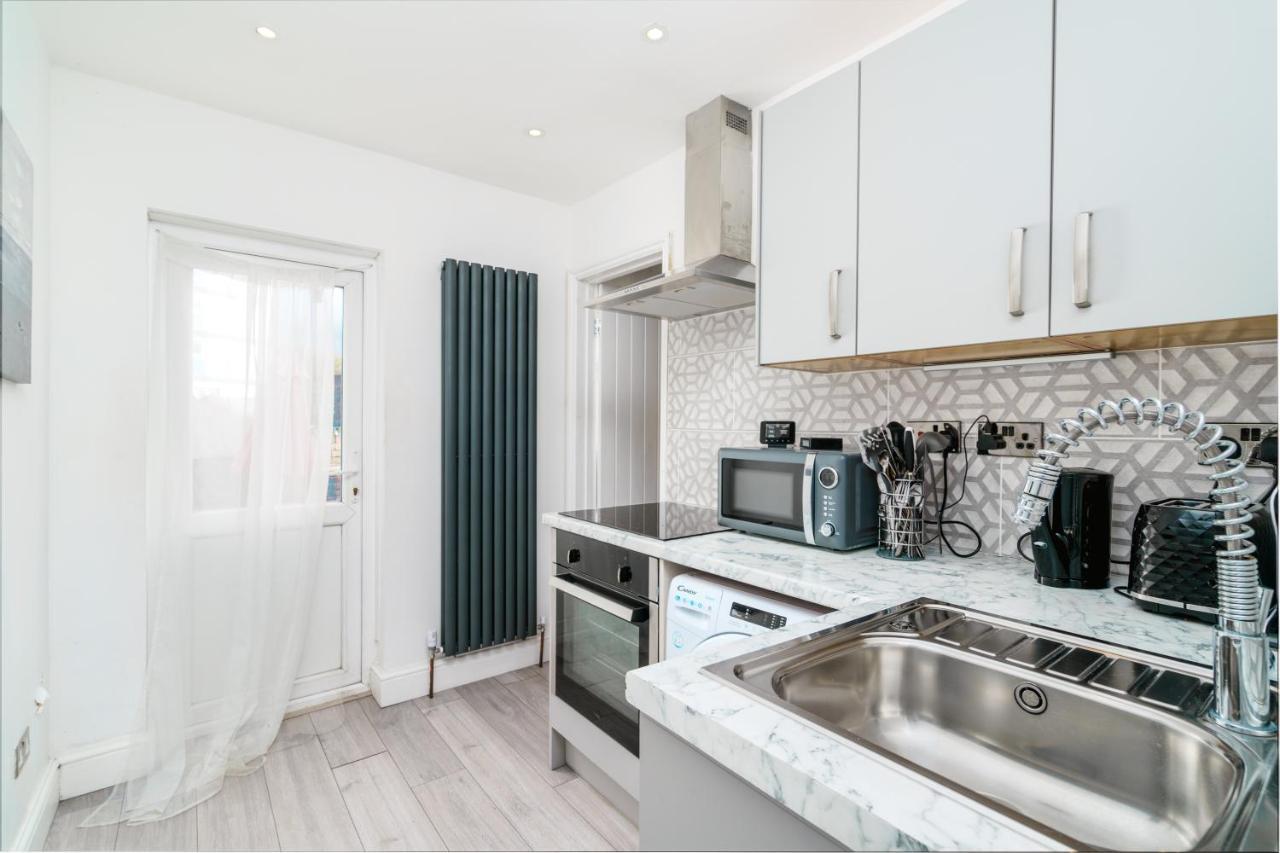 Modern 2 Bed Apartment Close To Westfield Stratford Mall With Garden London Exterior foto