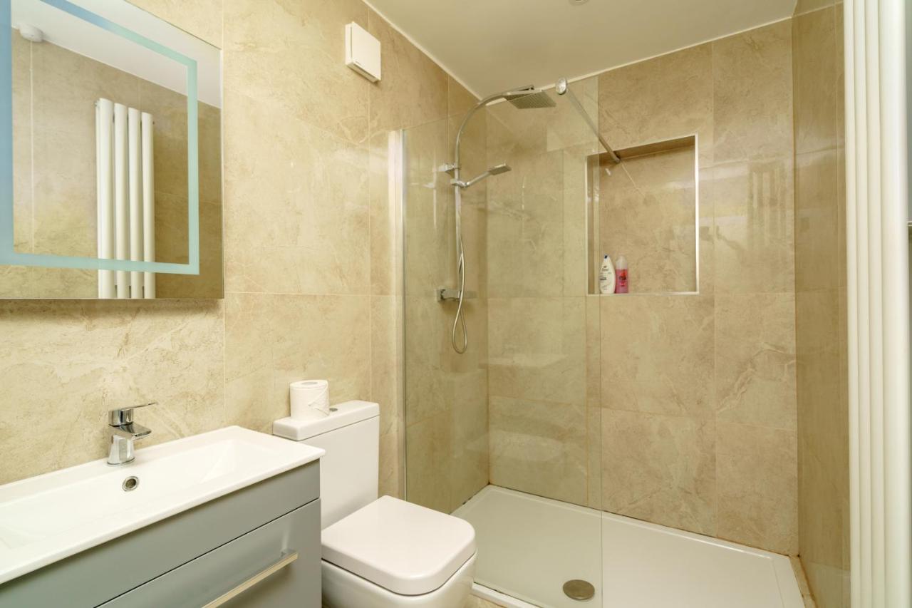 Modern 2 Bed Apartment Close To Westfield Stratford Mall With Garden London Exterior foto
